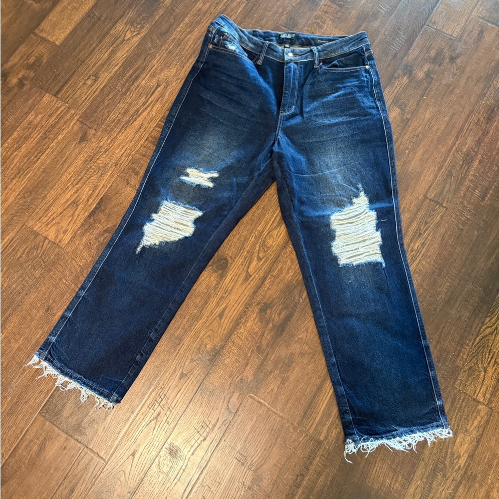 Judy Blue High Rise Rigid Magic
Distressed Straight Jeans